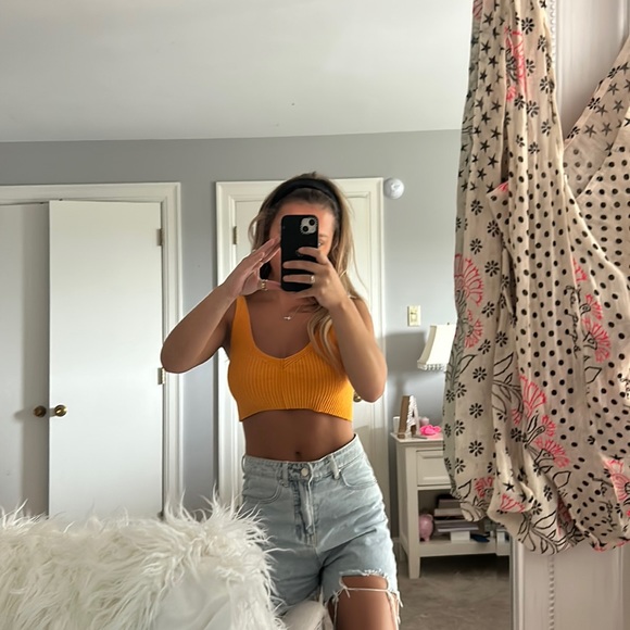 Urban Outfitters Cropped Tank - Picture 2 of 4